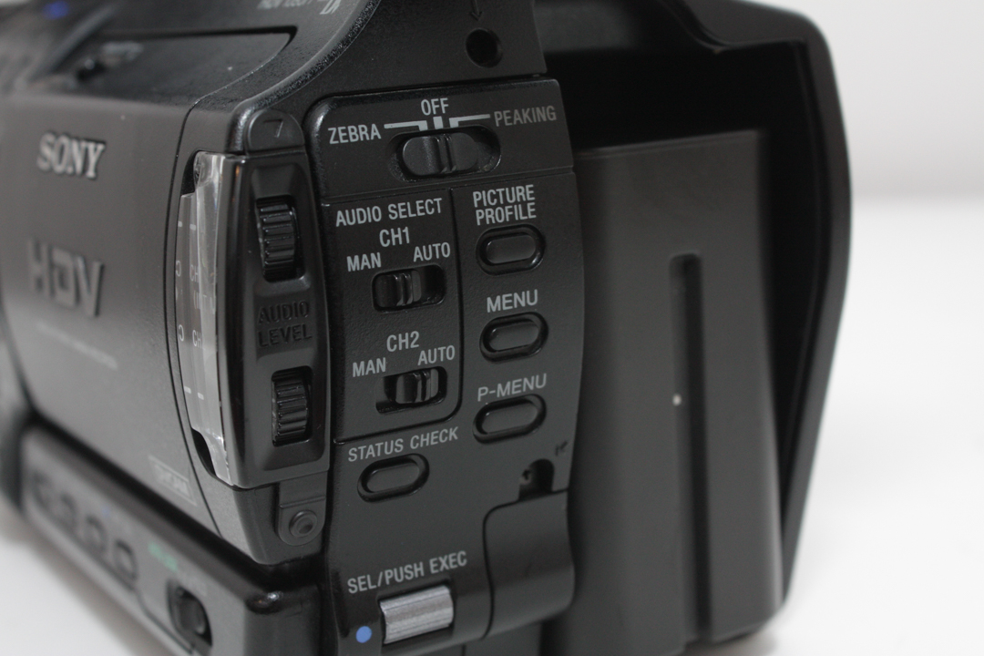 Sony HVR-Z1E Professional Camcorder Mini DV High Definition Movie Camera - Image 20