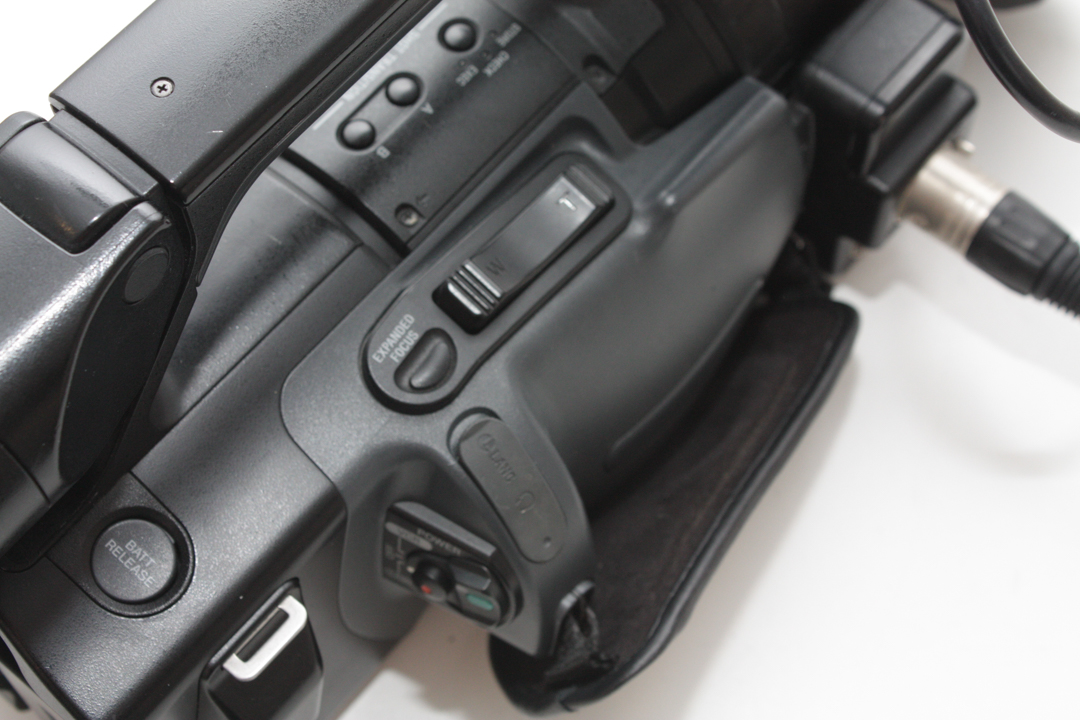 Sony HVR-Z1E Professional Camcorder Mini DV High Definition Movie Camera - Image 24