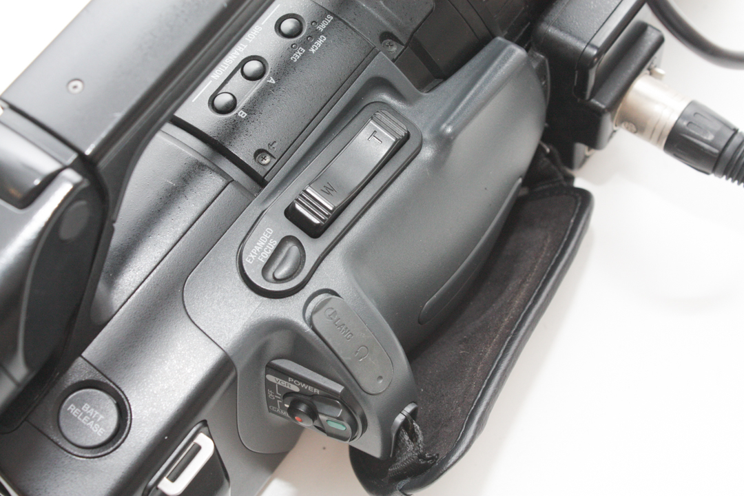 Sony HVR-Z1E Professional Camcorder Mini DV High Definition Movie Camera - Image 25