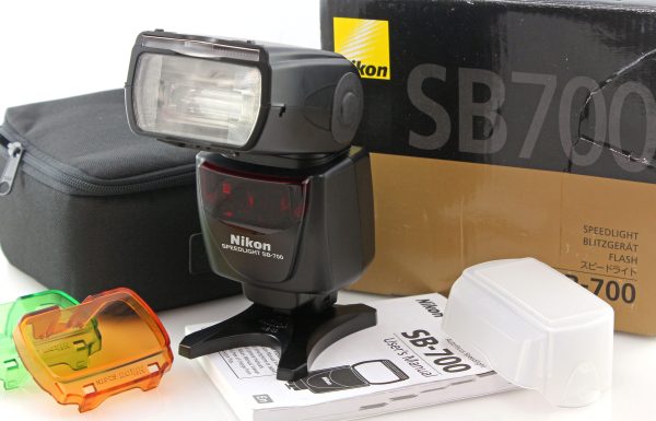Nikon SB-700 Speedlight Flash Excellent Condition Boxed w/ accessories & pouch case