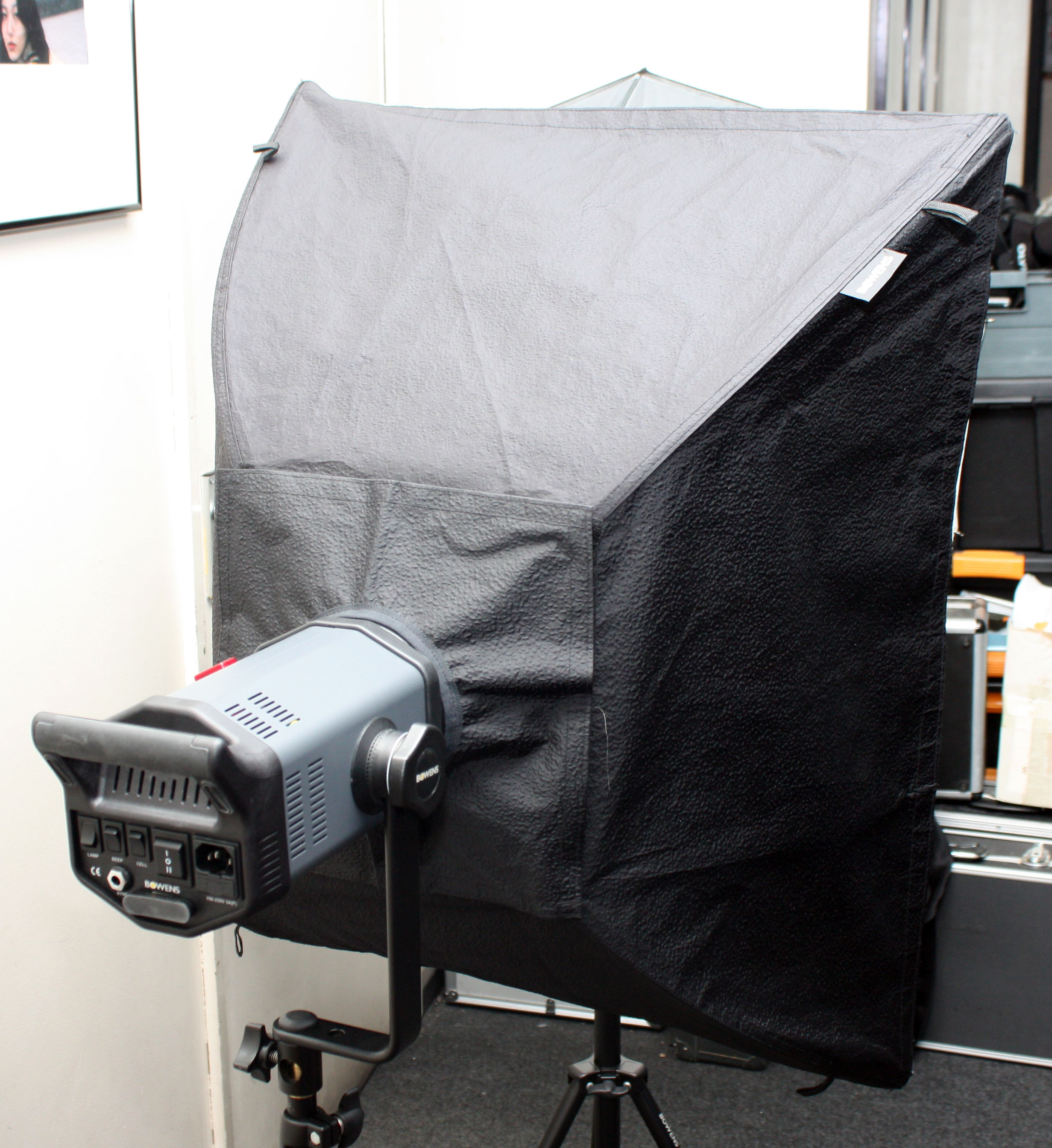 Bowens Gemini GM500 2-Head Softbox / Brolly Flash Kit w/ Pulsar flash trigger set in Roller Carry Case - Mint condition - Image 4
