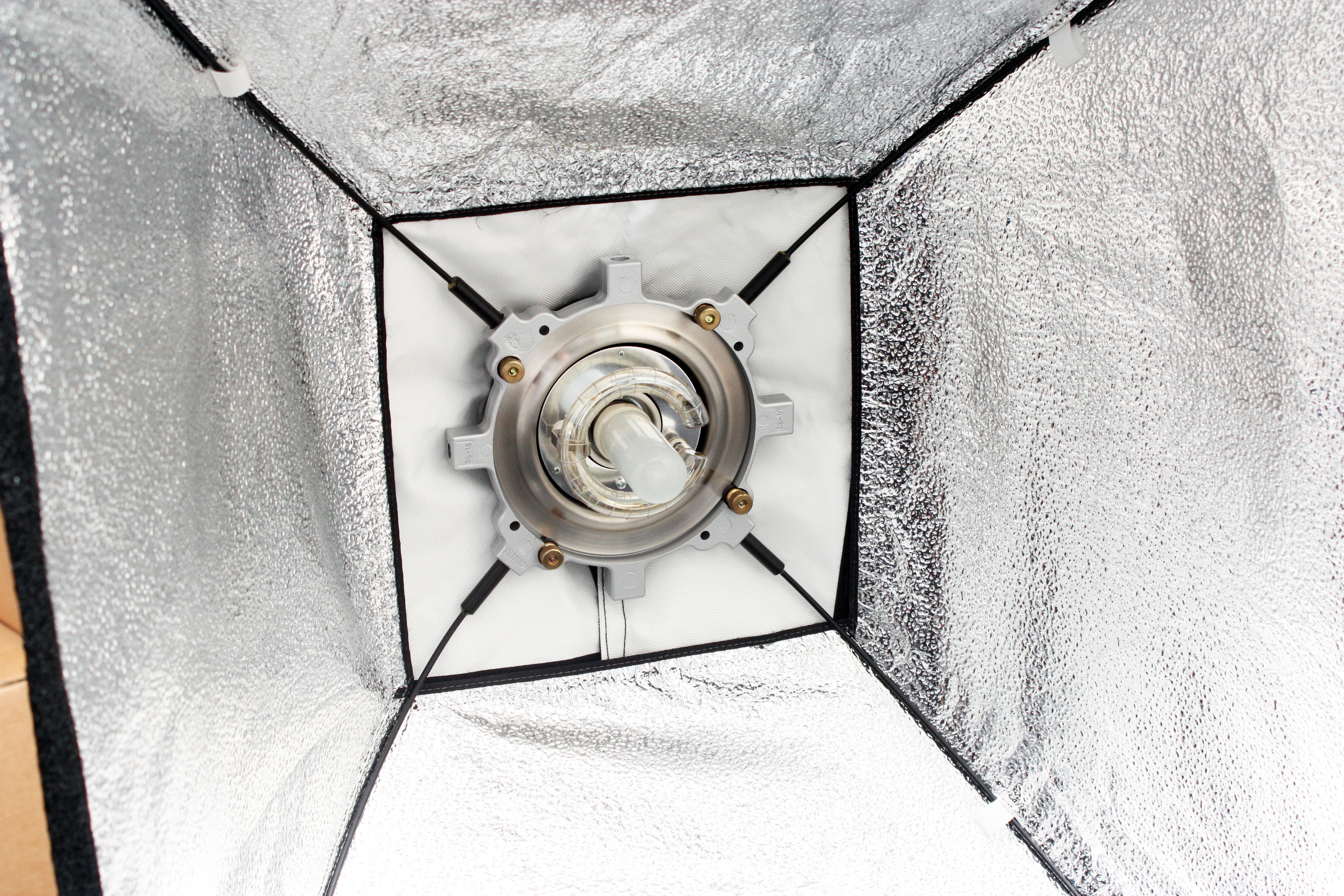 Bowens Gemini GM500 2-Head Softbox / Brolly Flash Kit w/ Pulsar flash trigger set in Roller Carry Case - Mint condition - Image 12