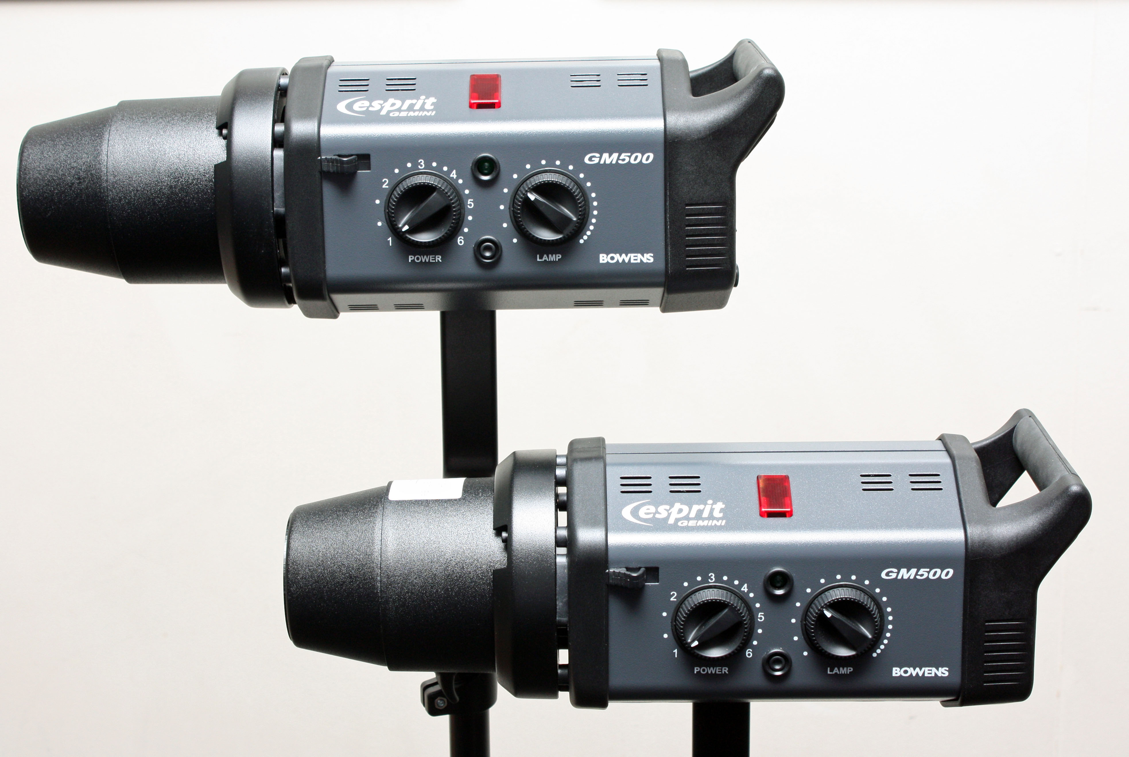 Bowens Gemini GM500 2-Head Softbox / Brolly Flash Kit w/ Pulsar flash trigger set in Roller Carry Case - Mint condition - Image 8