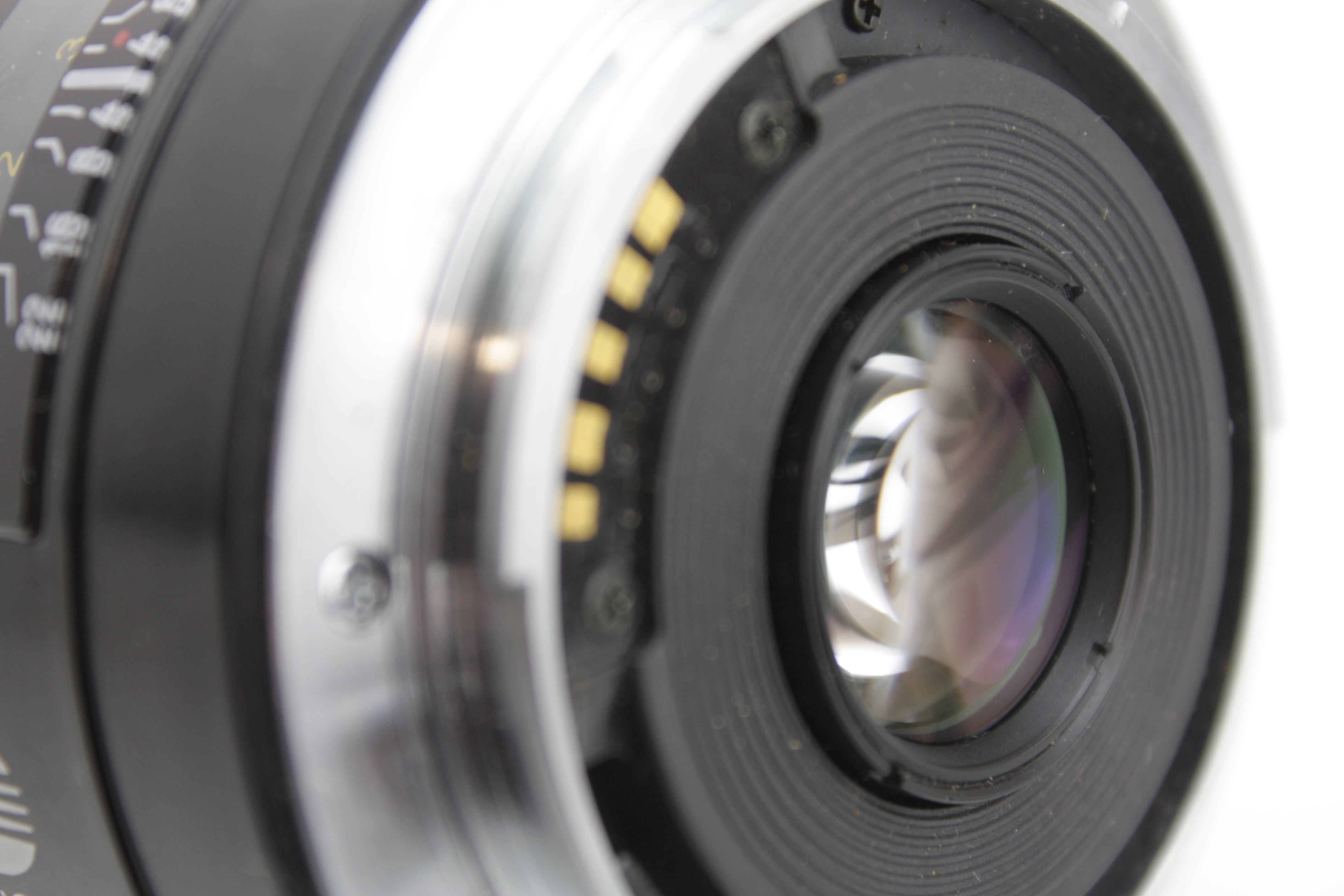 Minolta AF / Sony A Mount (not E) 28mm f/2.8 Wide Angle Lens - Image 4