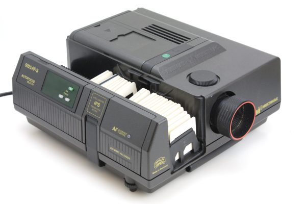 Braun Paximat 5025 AF-S Multimag 35mm Slide Projector & Remote (24v 250w)