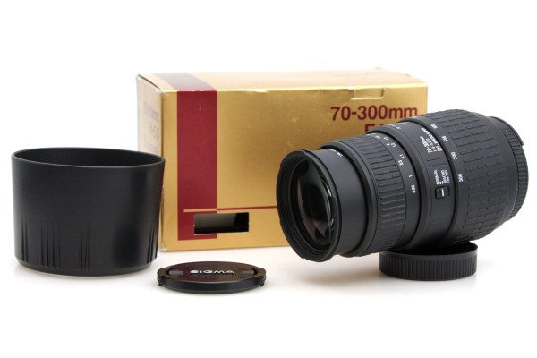 Sigma 70-300mm f/4-5.6 Zoom Lens, with Caps - Nikon F Mount (AF) - Boxed