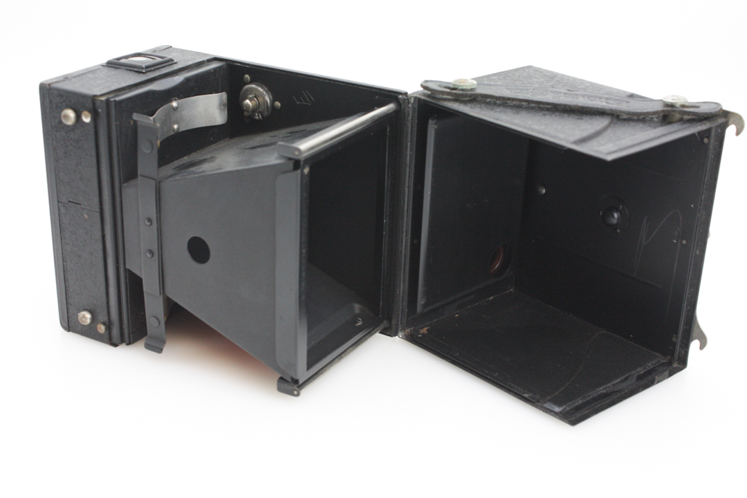 Ensign "All-Distance" 120 Medium Format Box Camera - Collectible Art Deco - Circa 1927-1930 - Image 11