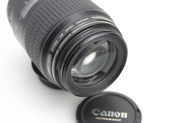 Canon EF 100mm f2.8 1:1 Macro  Lens - for Canon EF DSLR Cameras