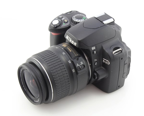 Nikon D40 Camera & 18-55mm AF-S Zoom Lens, Crazy Low Shutter Count