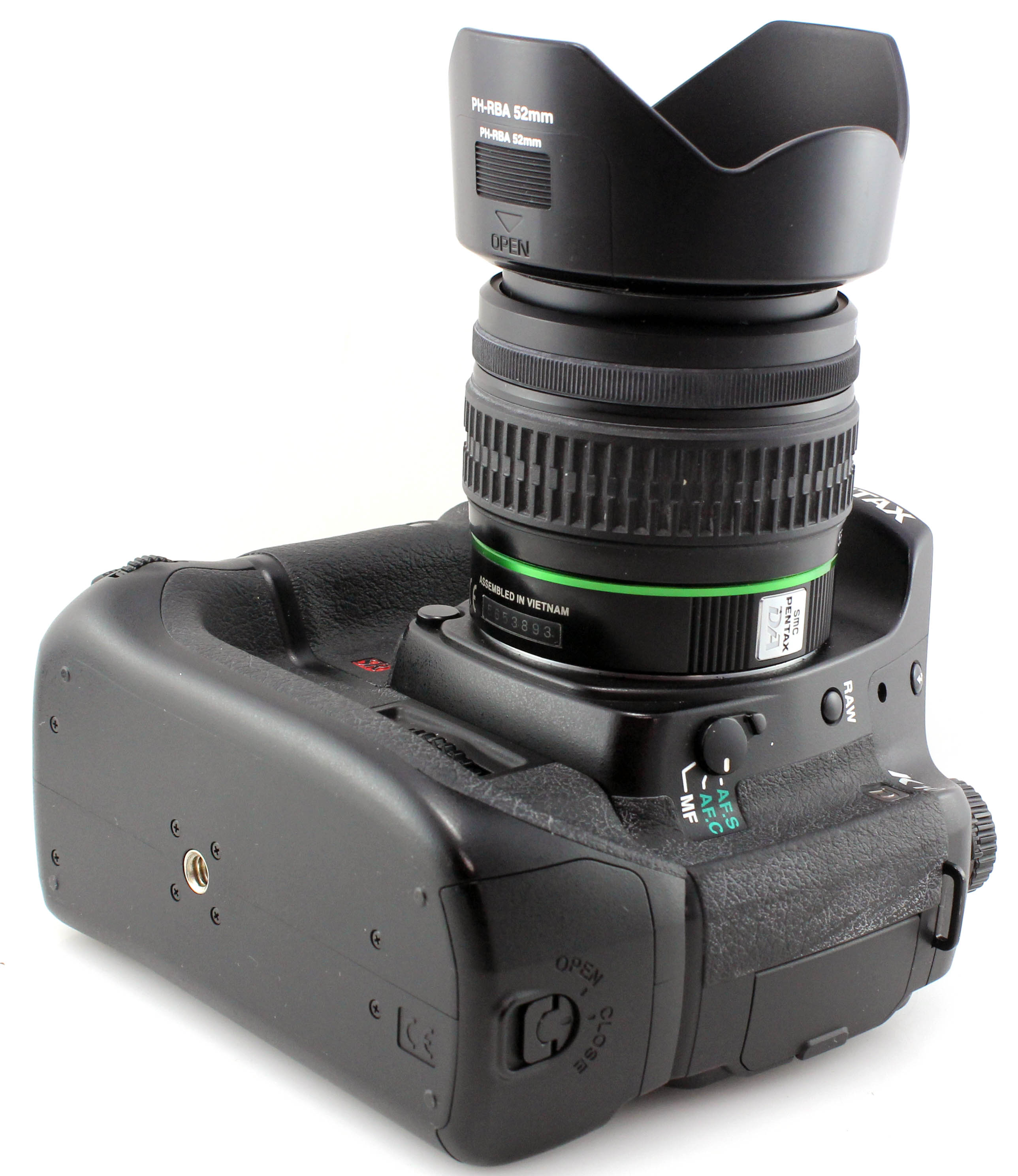 Pentax K10D - 10.2MP APS-C DSLR Camera + Grip + 18-55mm f/3.5-5.6 AL Zoom Lens - Image 4
