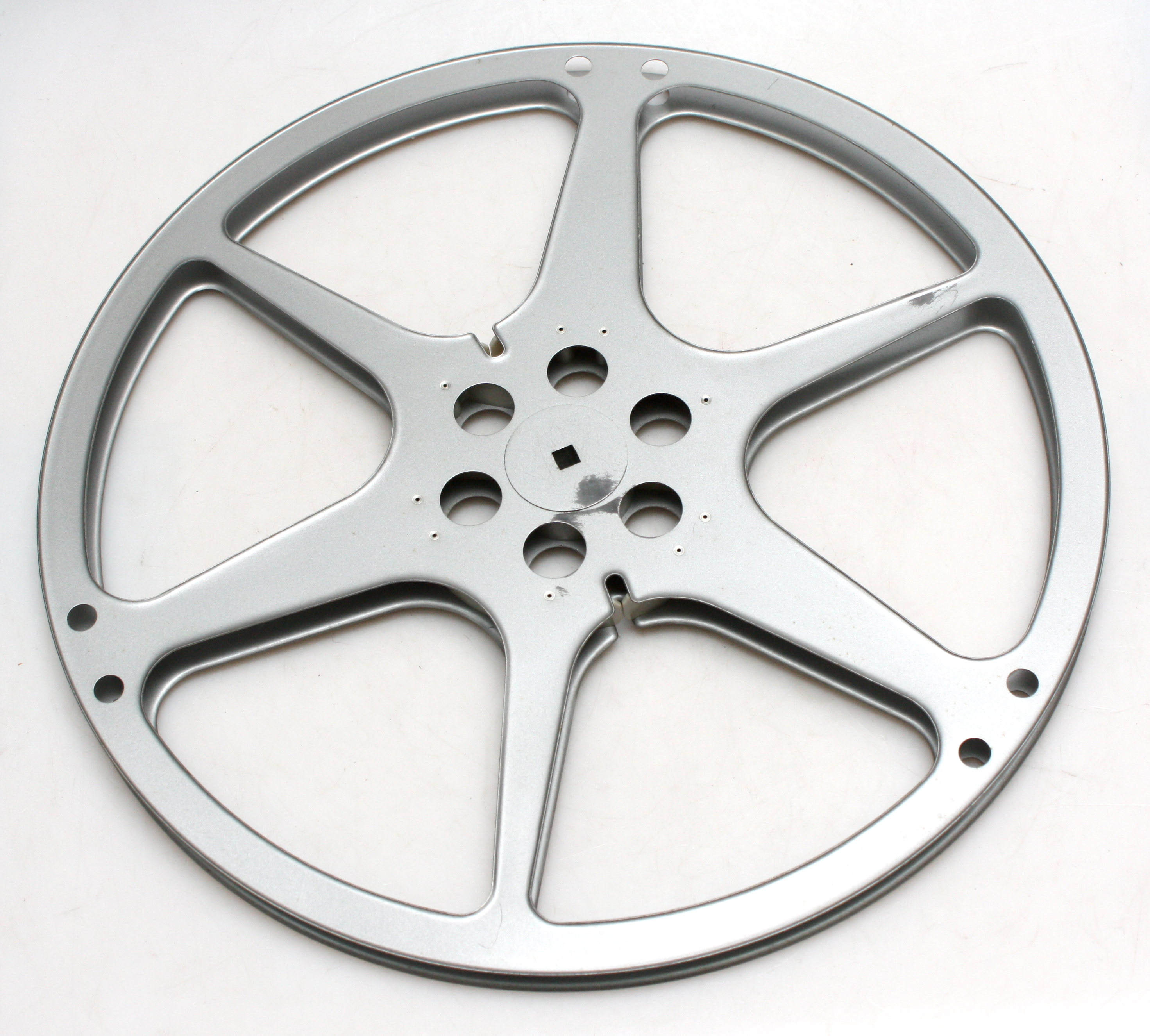 Bolex Paillard 600m (2000ft) Metal Reels for 16mm Movie Film - Cased Excellent Condition - Image 3