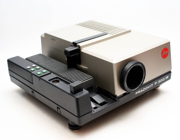 Leica PRADOVIT P300 IR 35mm Slide Projector - German - High Quality