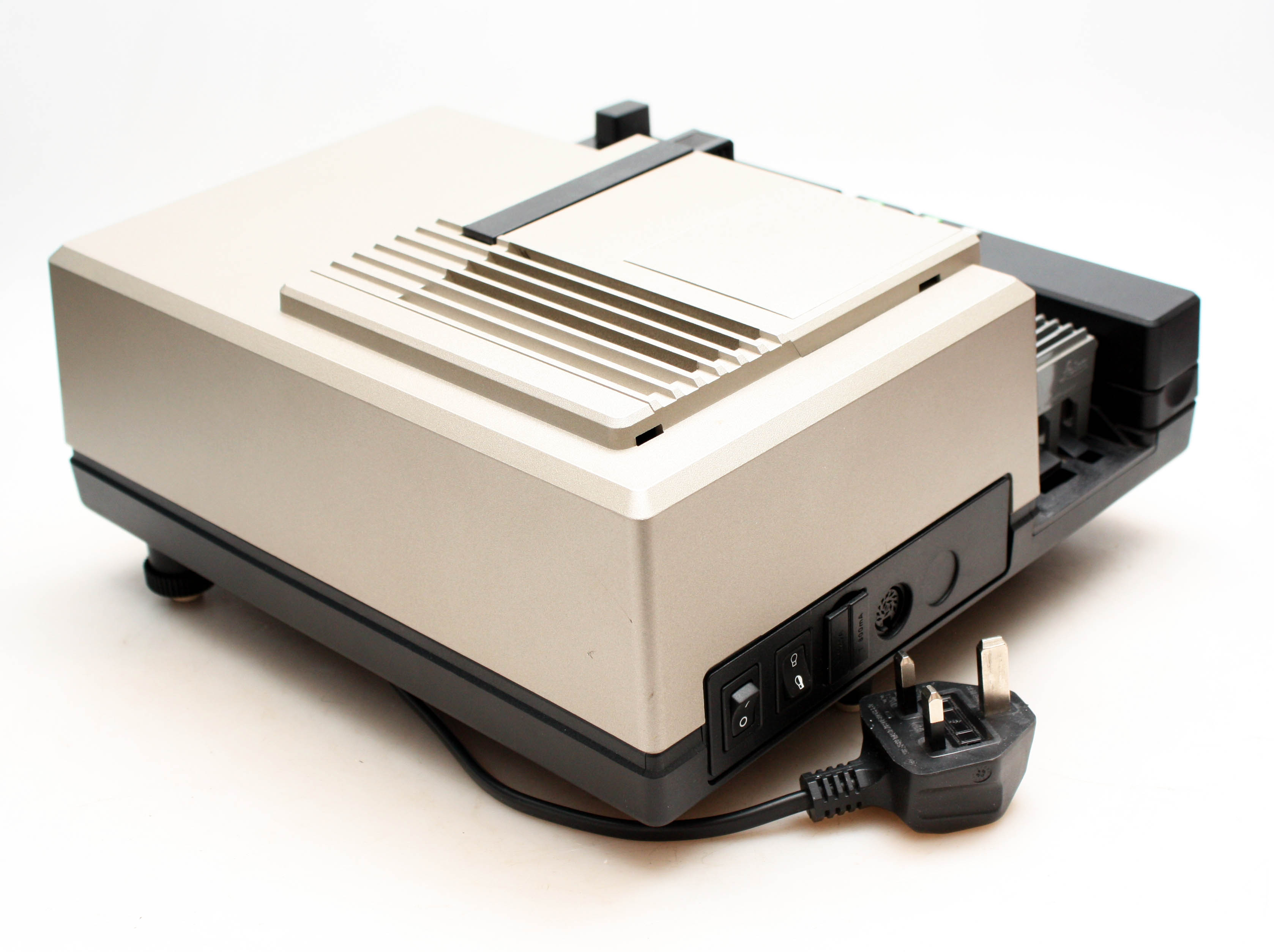 Leica PRADOVIT P300 IR 35mm Slide Projector - German - High Quality - Image 6
