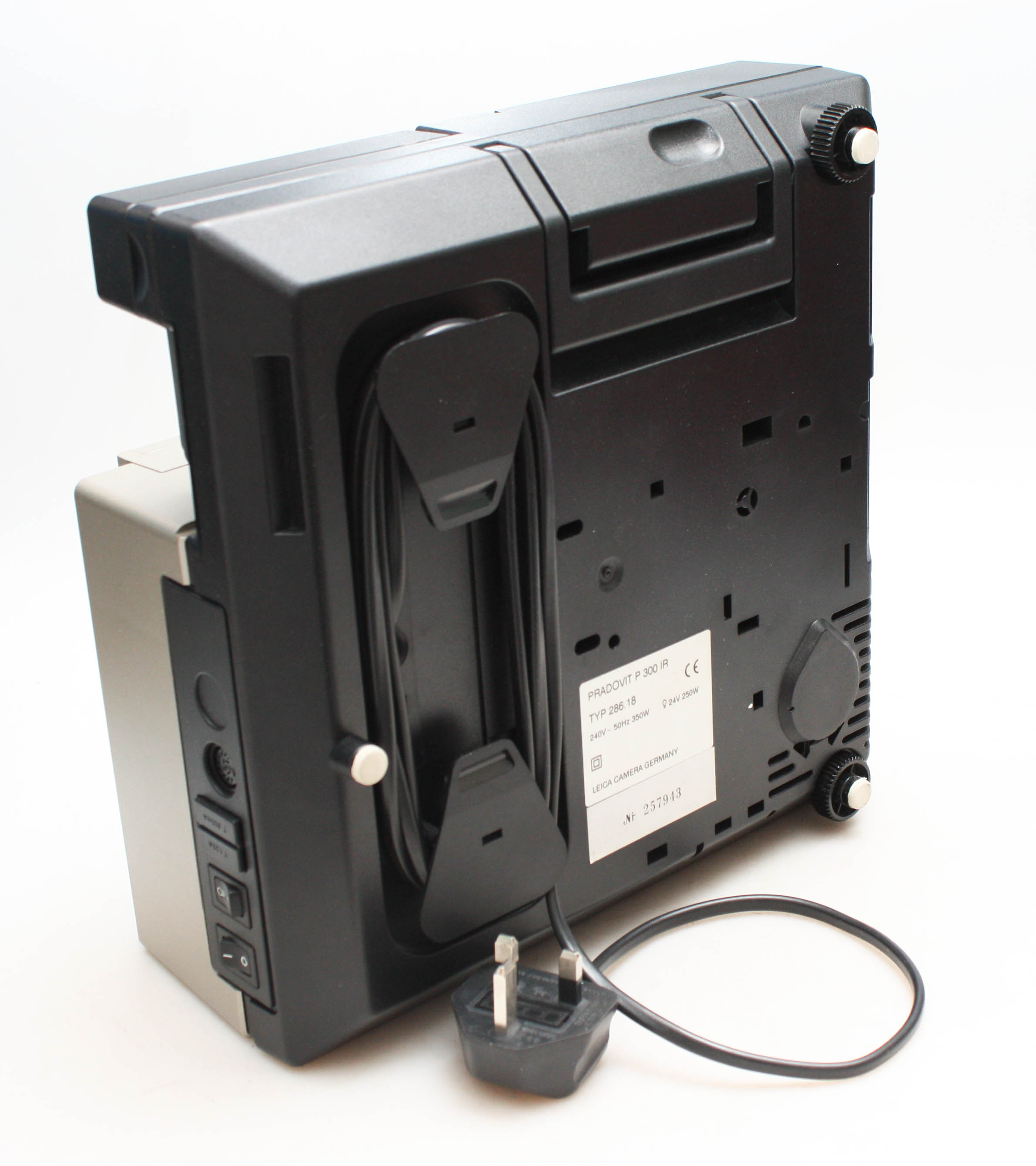 Leica PRADOVIT P300 IR 35mm Slide Projector - German - High Quality - Image 7