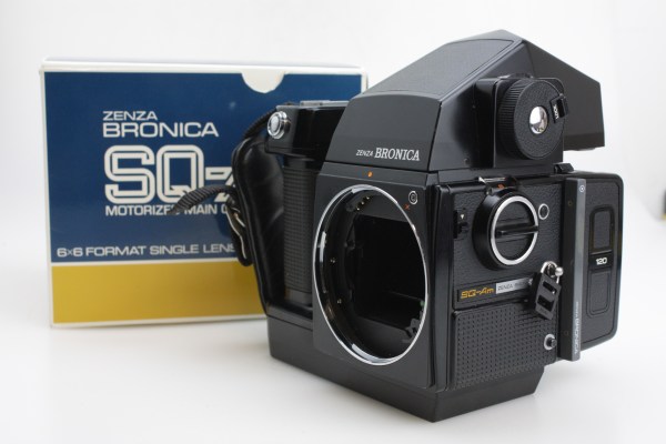 Bronica SQ-AM 6x6 120 Film Camera, w/ Prism finder w/ box - Body Only