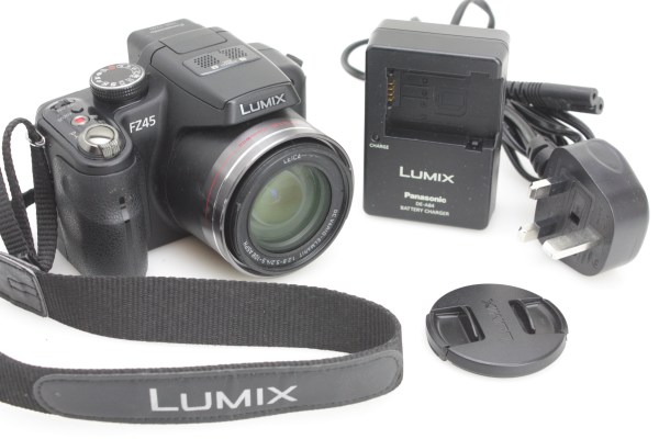 Panasonic Lumix FZ45, Leica 25-600mm f/2.8-5.2 Lens (14mp)