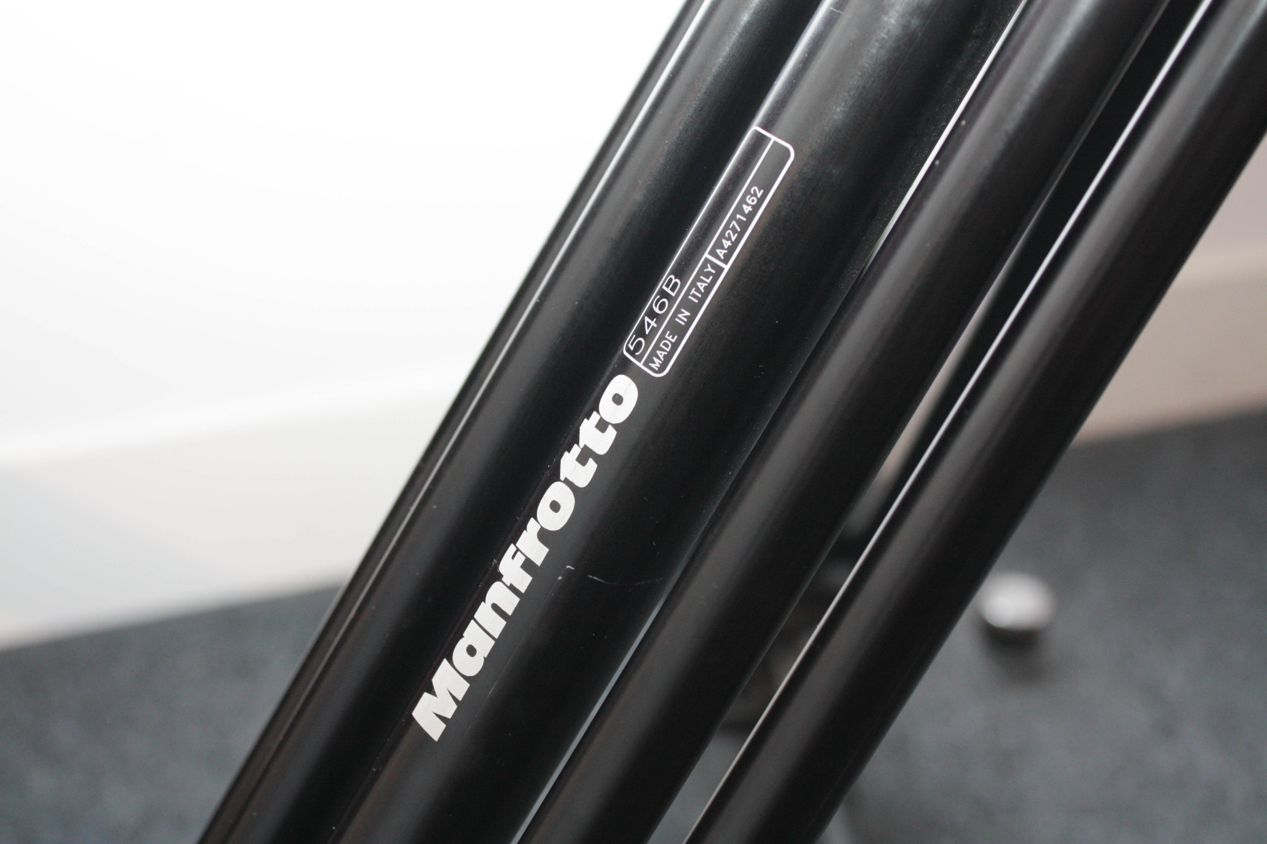 Manfrotto Pro Video Tripod - 546B Legs & MWH502A Fluid Head, + Padded Case - Image 3