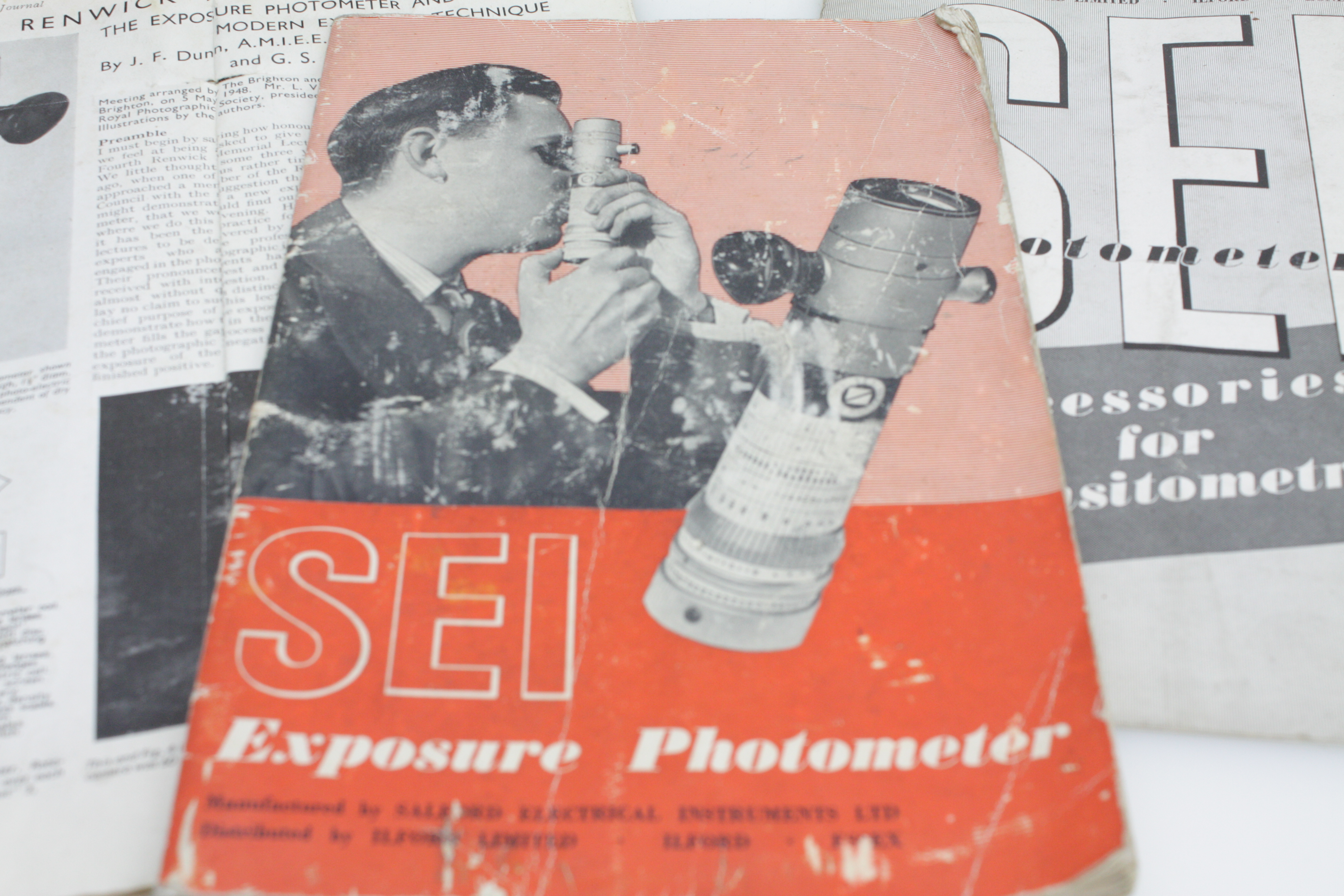 Leather cased SEI Exposure Photometer, Instructions & more papers- working - Image 3