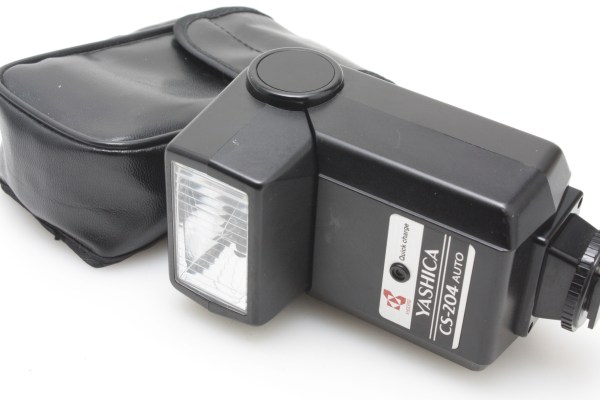 Kyocera Yashica CS-204 Auto, Flash unit with soft case