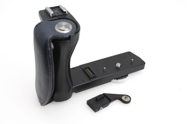 Mamiya GL402 Left Hand Grip Complete with RA402 Adapter - For Mamiya 645 Super TL Pro