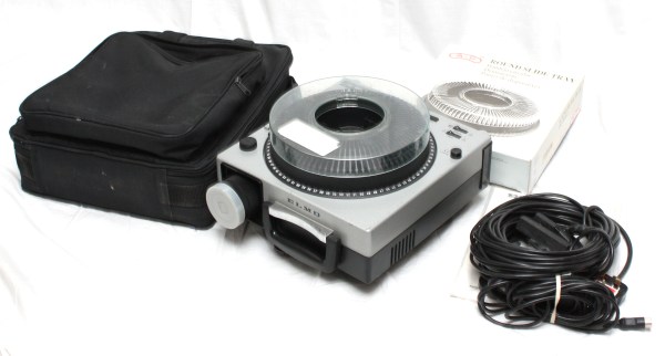 Elmo Omnigraphic 252 35mm Slide Projector w/ 75-120mm Lens & remote control