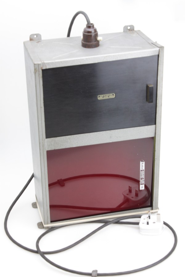 Vintage Retro Kodak Photo Darkroom Safelight Lamp Red 1A 10x8" Filter Monochrome
