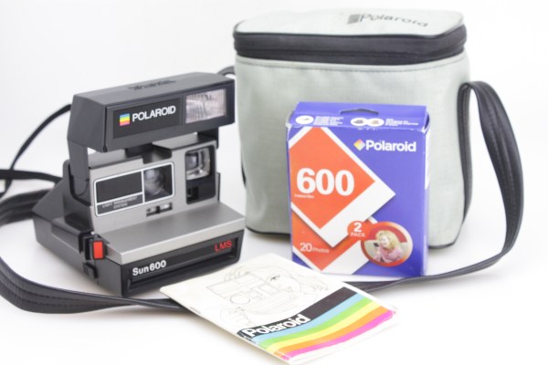 Polaroid Sun 600 camera + Instructions & unopened 2-Pack Polaroid 600 film