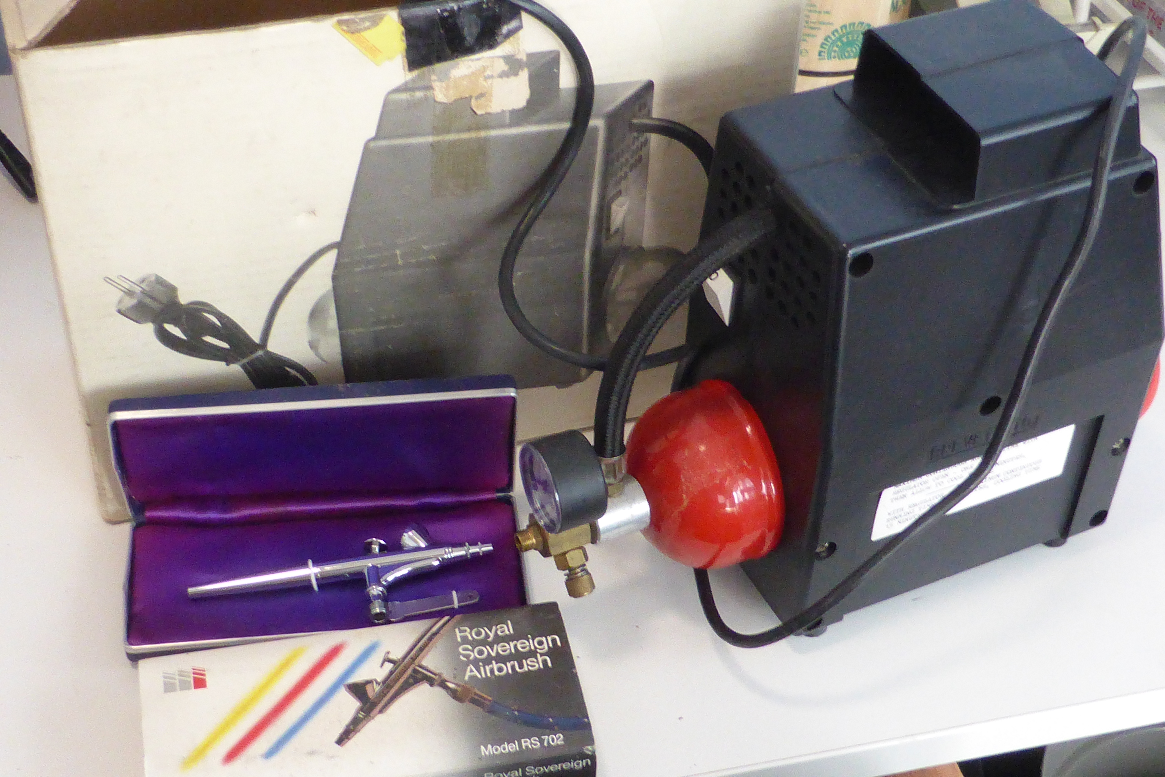 Royal Sovereign 'Hornet' Compressor & Air Brush set (unused?) - Image 3