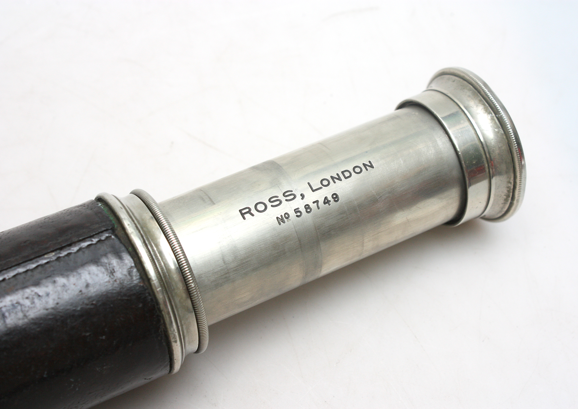 A Large, ROSS, LONDON Leather Bound Naval Pattern Telescope - lovely patina with lens cap - Image 2