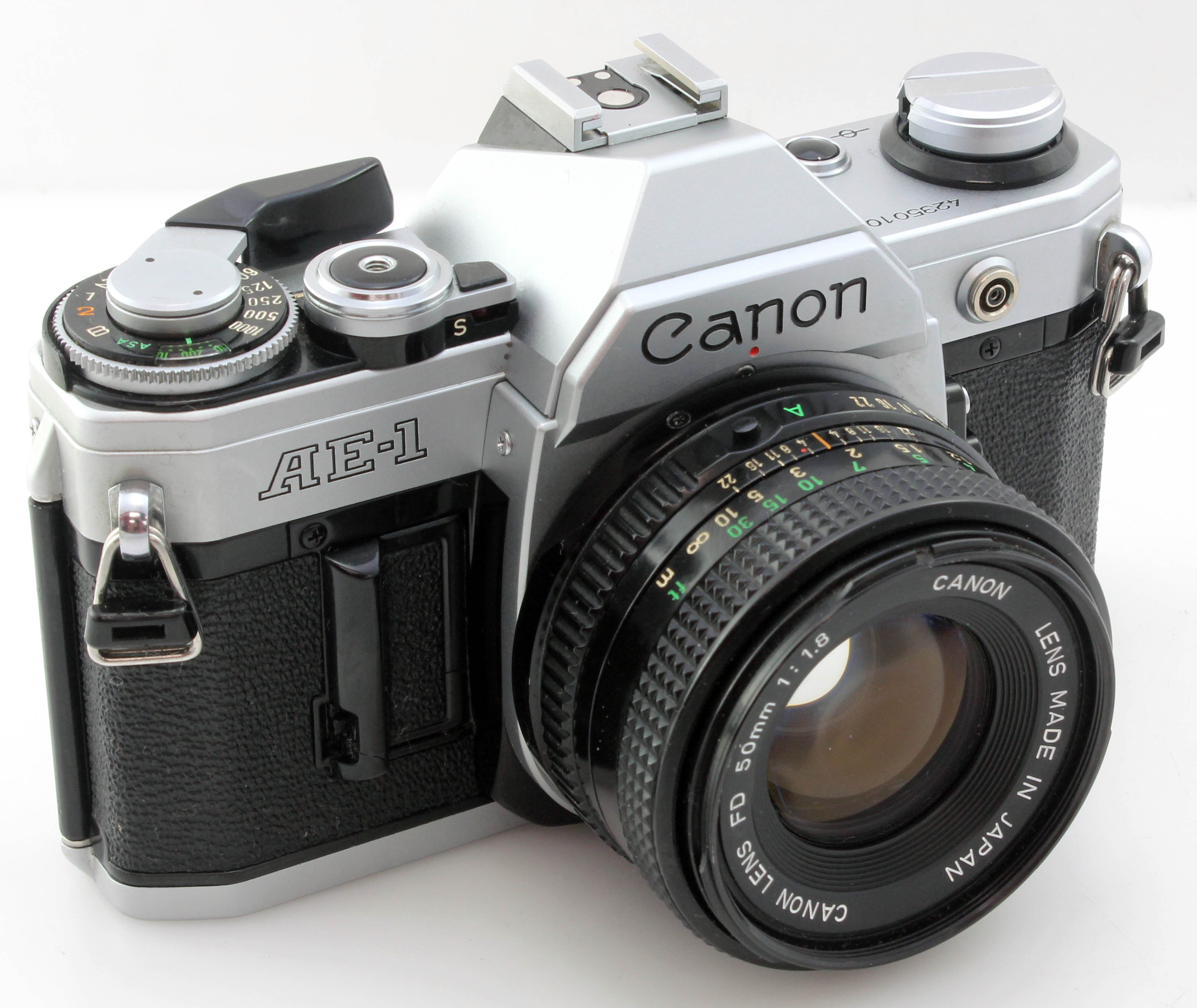 Canon AE-1 AE1 35mm SLR Film Camera w/ 50mm f1.8 FD Standard Prime Lens - Image 2