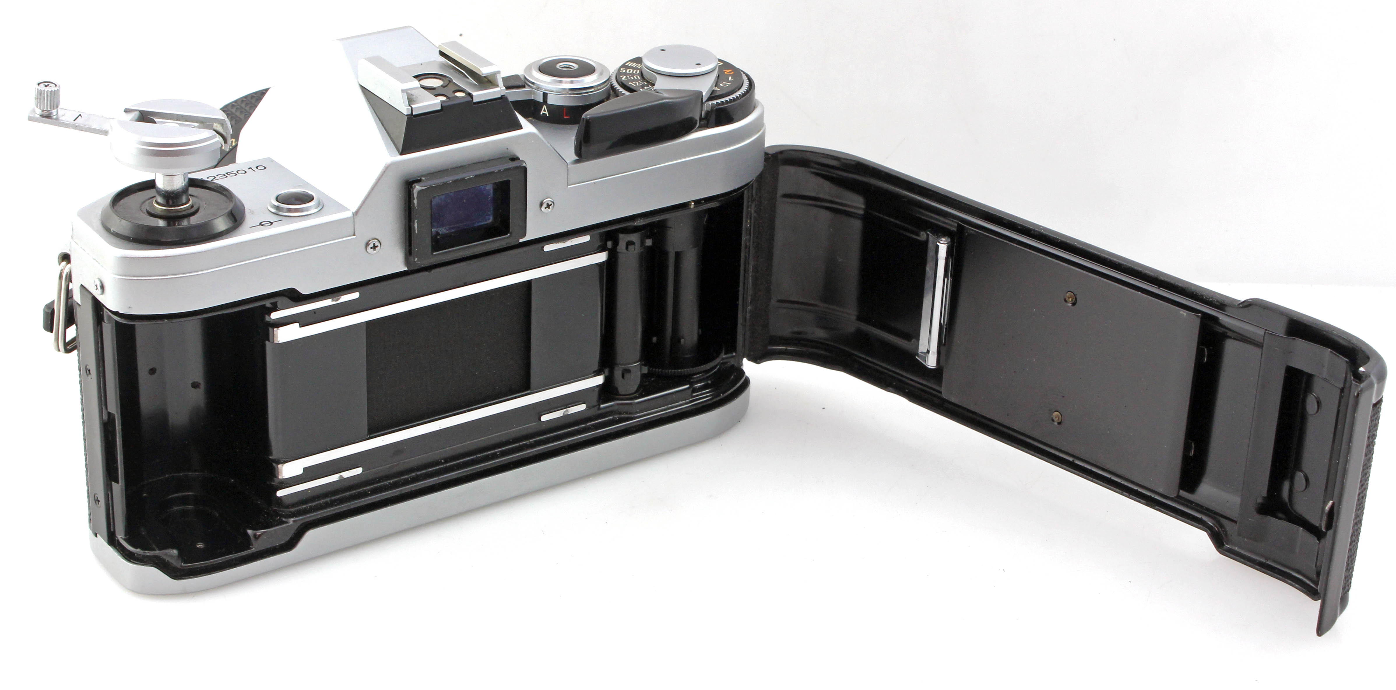 Canon AE-1 AE1 35mm SLR Film Camera w/ 50mm f1.8 FD Standard Prime Lens - Image 4