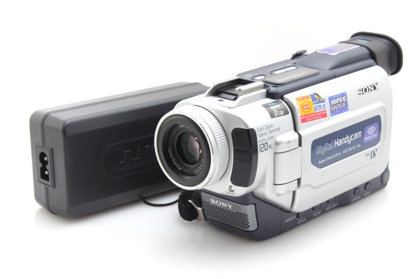 Sony DCR-TRV17E miniDV Tape Camcorder Digital Video Movie Camera Handycam