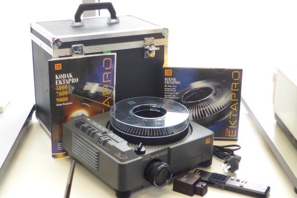 Kodak Carousel Ektapro 5000 35mm Slide Projector, with 75-120mm FF Lens & Case