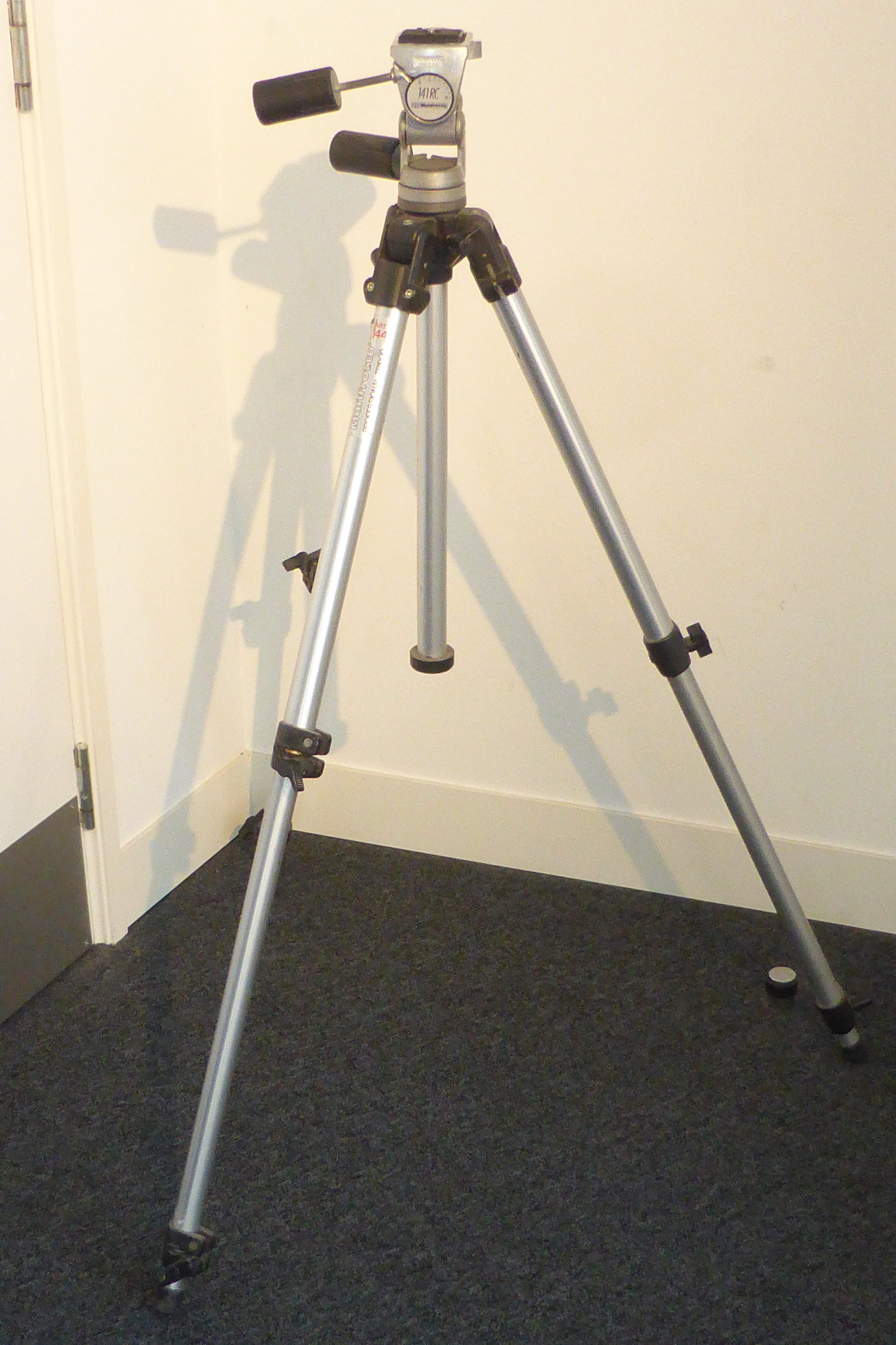 Manfrotto Pro Video Tripod - 144 Legs & 141RC Head 25th Anniversary Edn. - Image 2