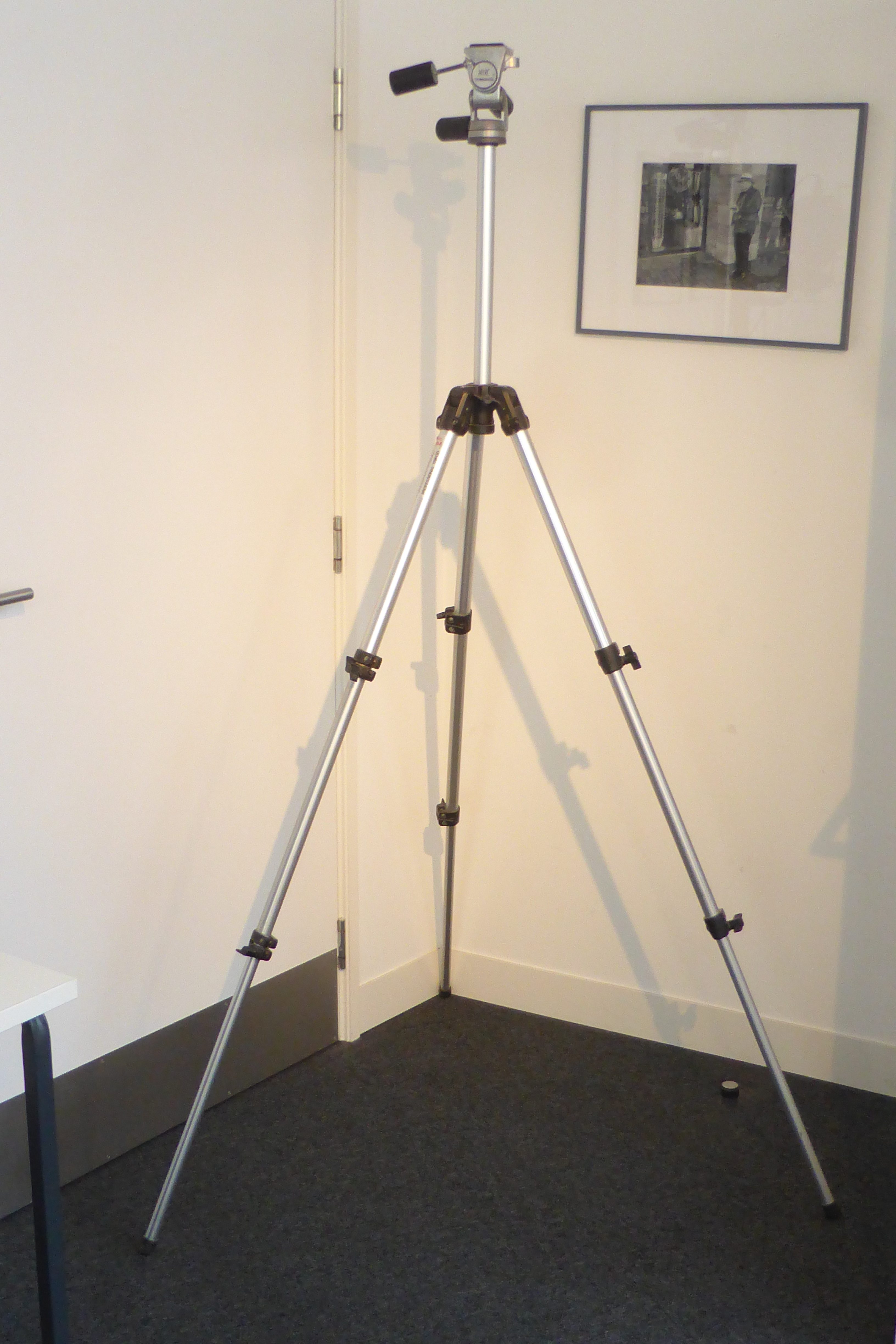 Manfrotto Pro Video Tripod - 144 Legs & 141RC Head 25th Anniversary Edn. - Image 3