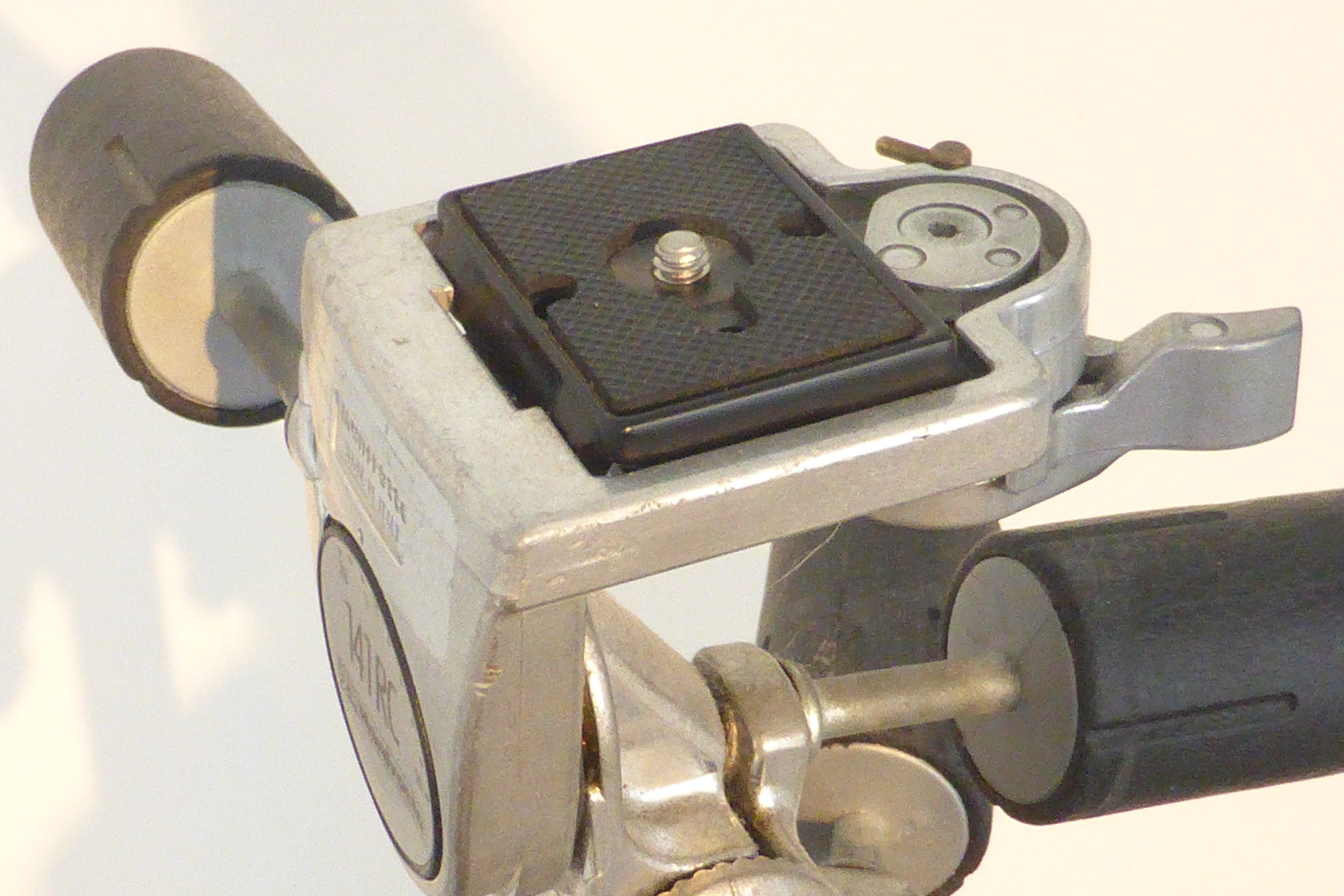 Manfrotto Pro Video Tripod - 144 Legs & 141RC Head 25th Anniversary Edn. - Image 9