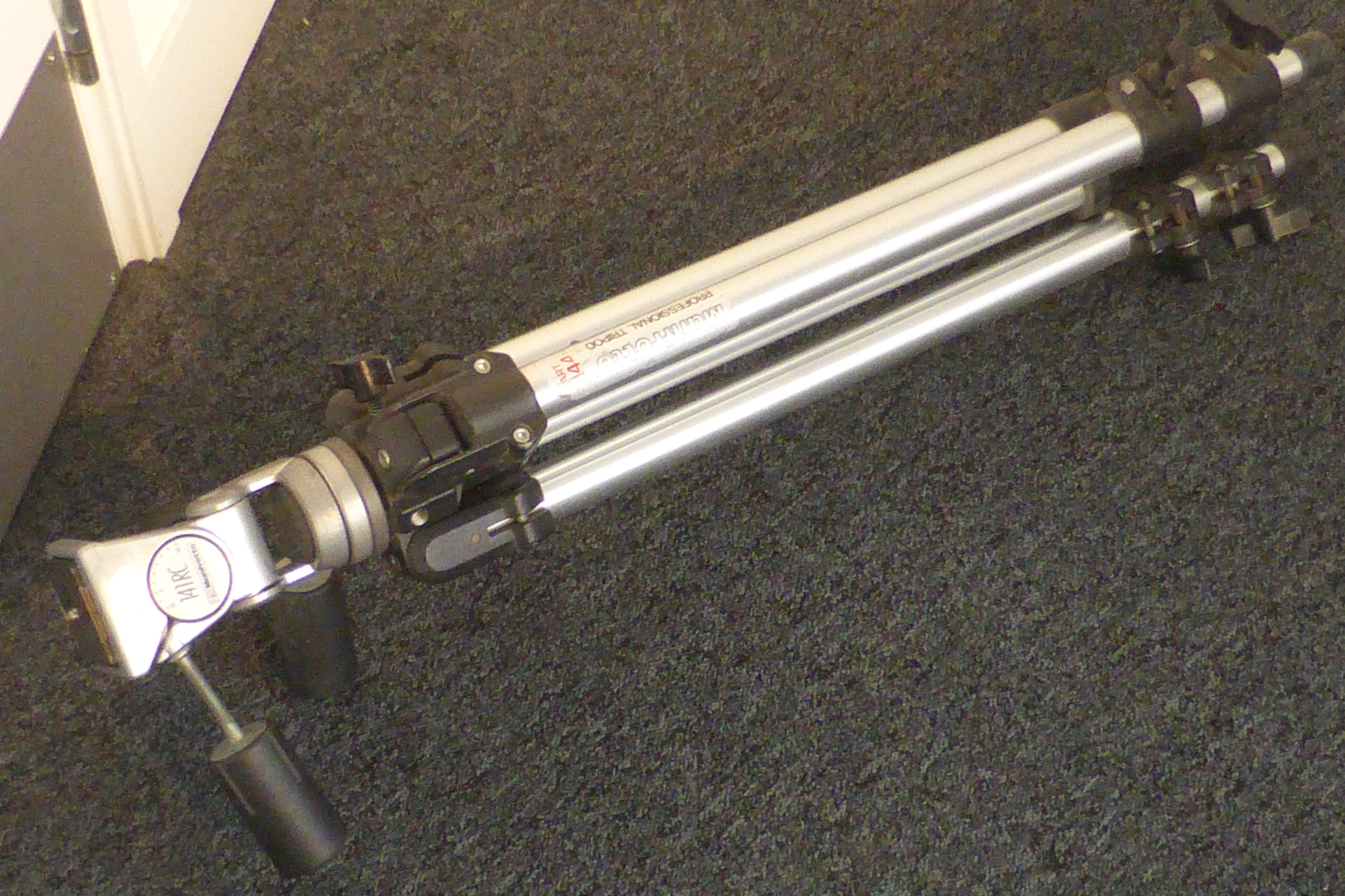 Manfrotto Pro Video Tripod - 144 Legs & 141RC Head 25th Anniversary Edn. - Image 10