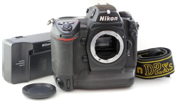 Nikon D2xs 12.4MP DX (Cropped Sensor) Digital Camera Body w Strap MH21 charger & Cap