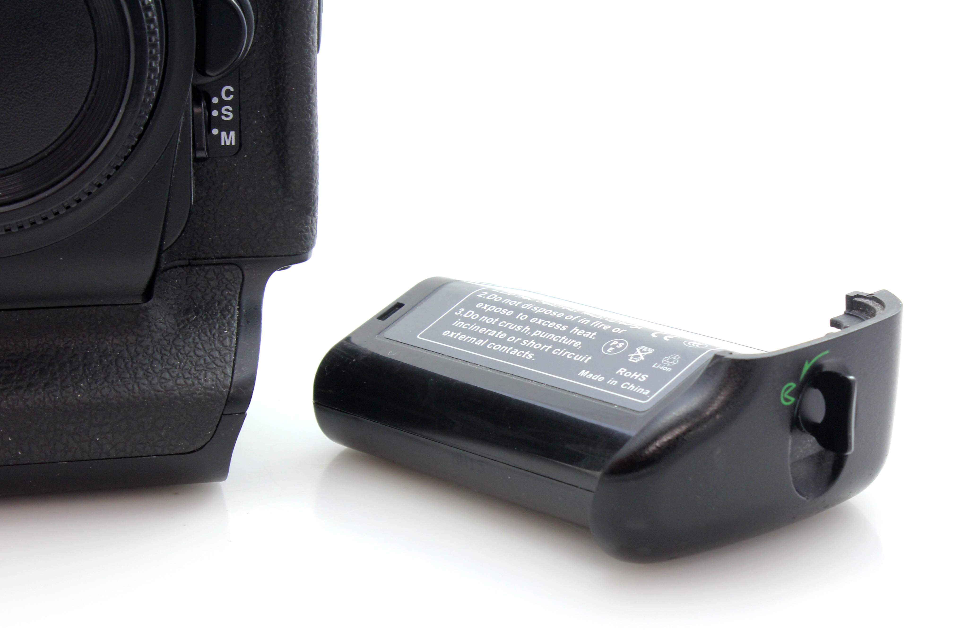 Nikon D2xs 12.4MP DX (Cropped Sensor) Digital Camera Body w Strap MH21 charger & Cap - Image 8