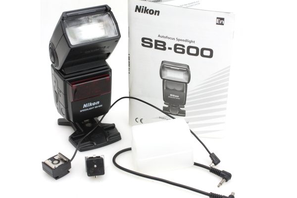 Nikon SB-600 Speedlight Flash Gun for DSLR Cameras