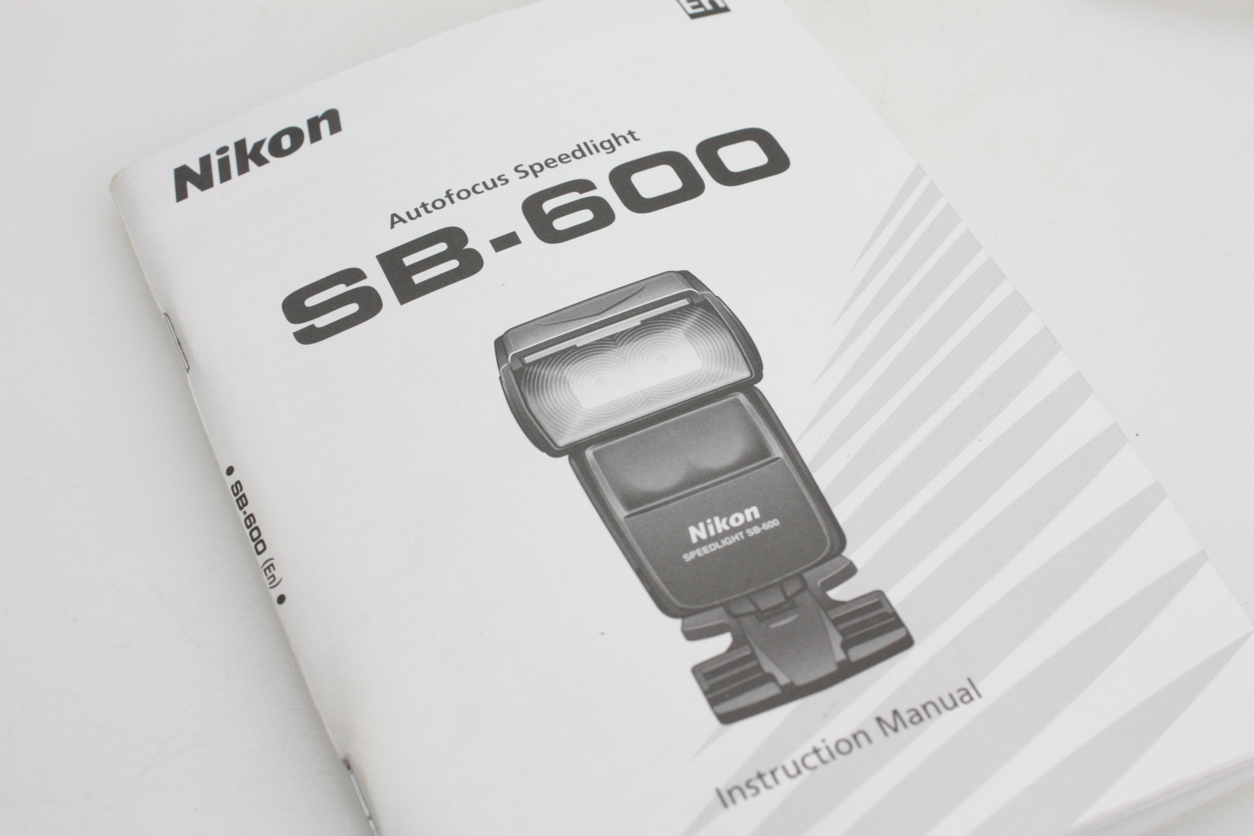 Nikon SB-600 Speedlight Flash Gun for DSLR Cameras - Image 10