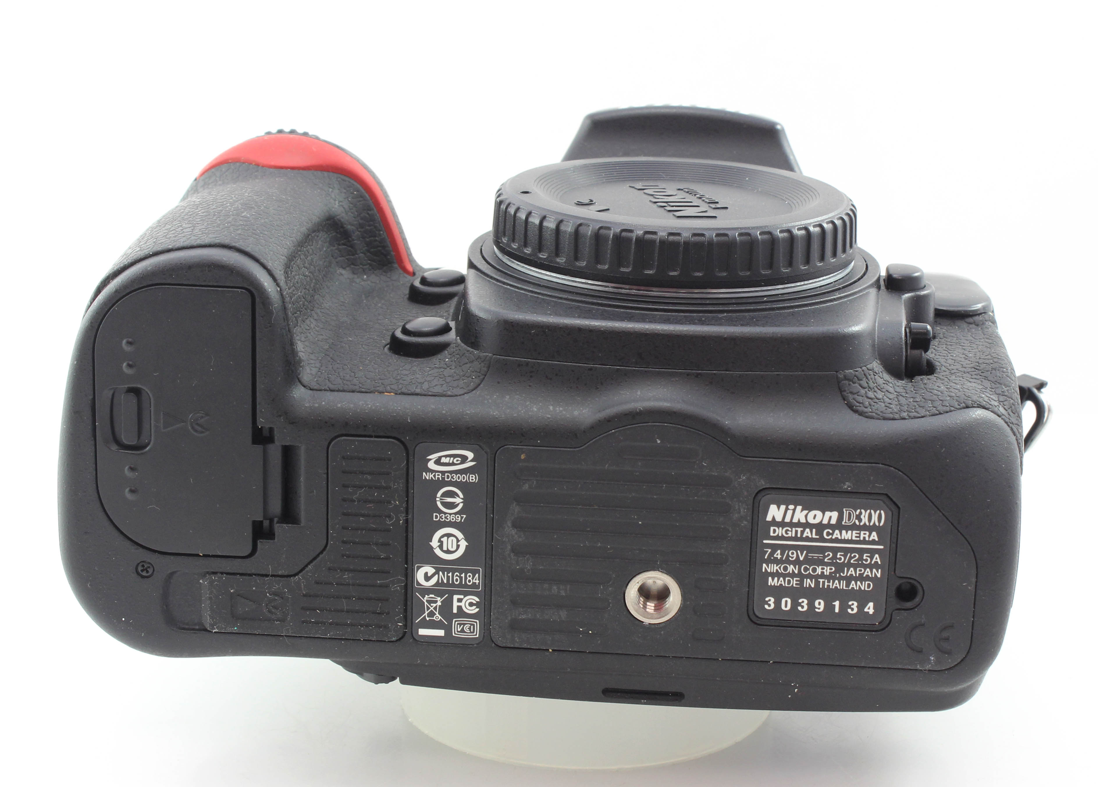 Nikon D300 12 Megapixel APS-C DSLR Camera Body - Image 8