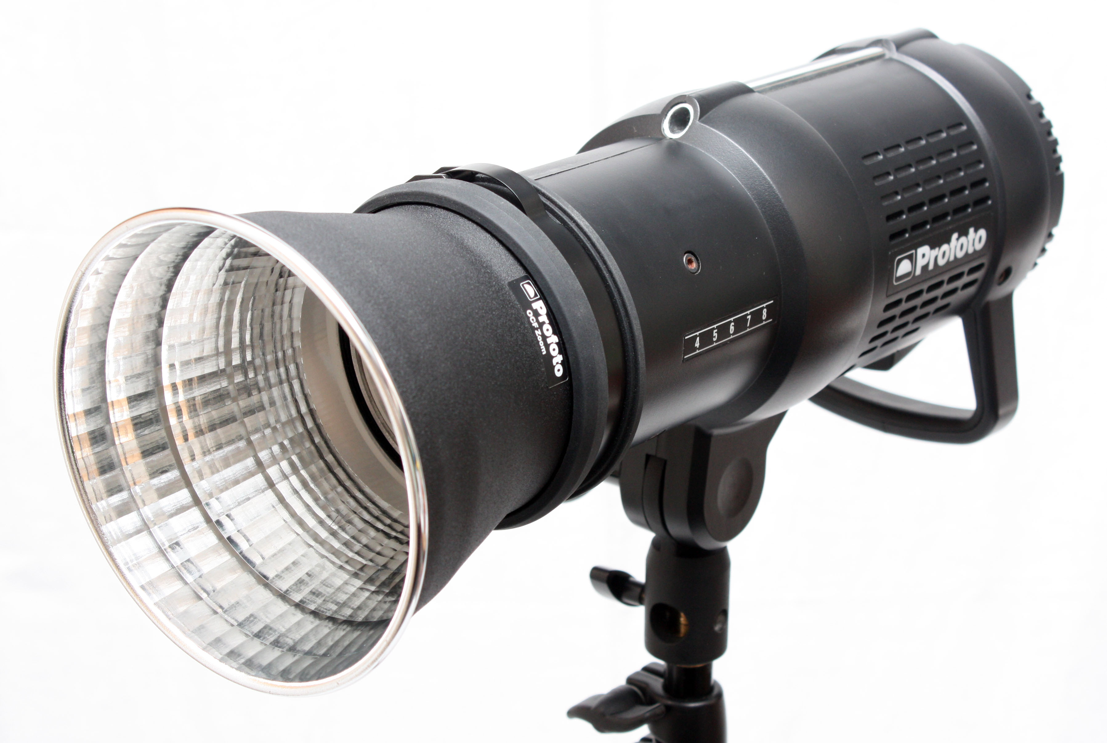 Profoto OCF Zoom Reflector with Pouch - Excellent Condition - Image 2