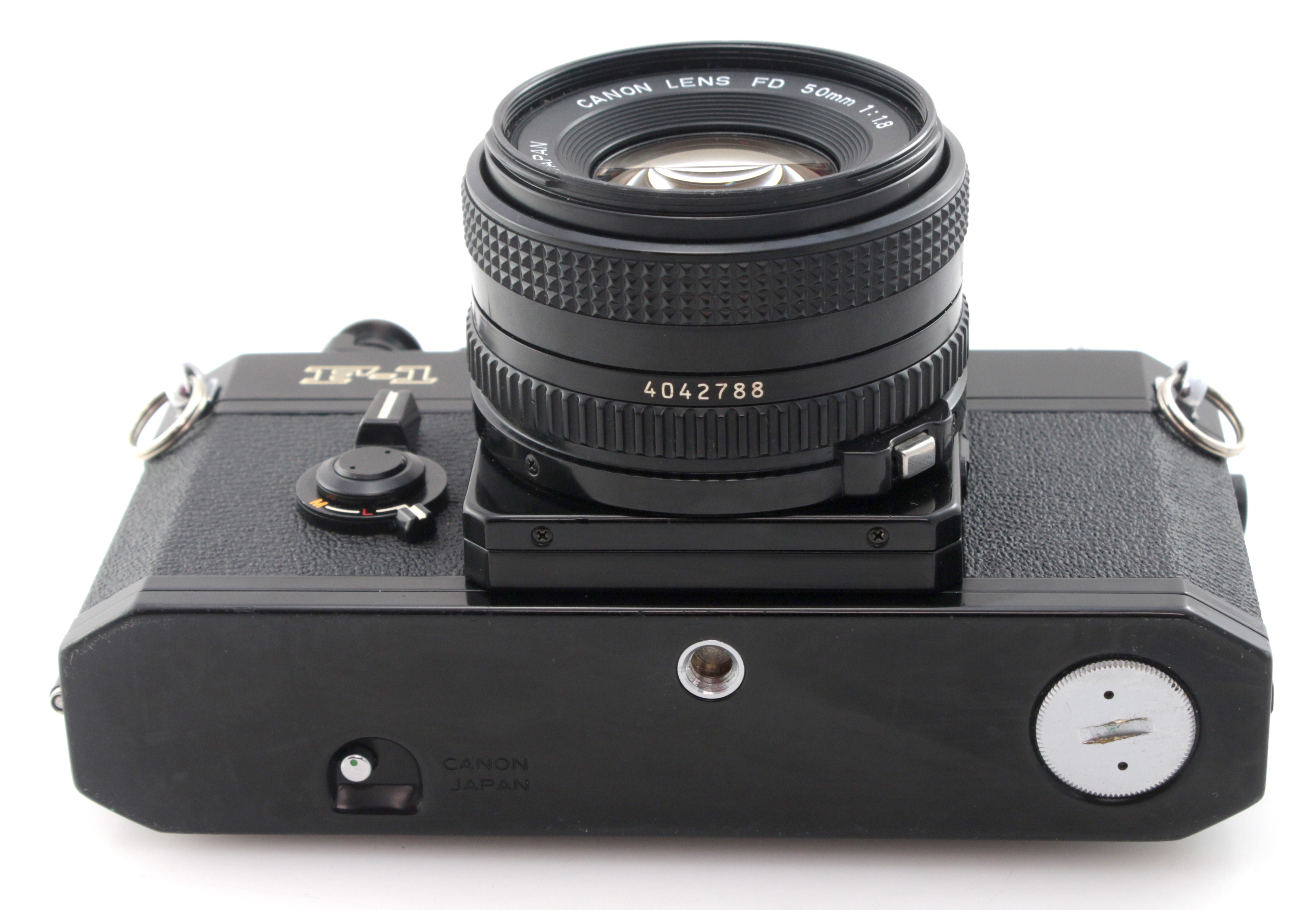Canon F-1 Professional 35mm Film SLR Camera w/ 50mm f1.8 FD Lens & Case - Image 6