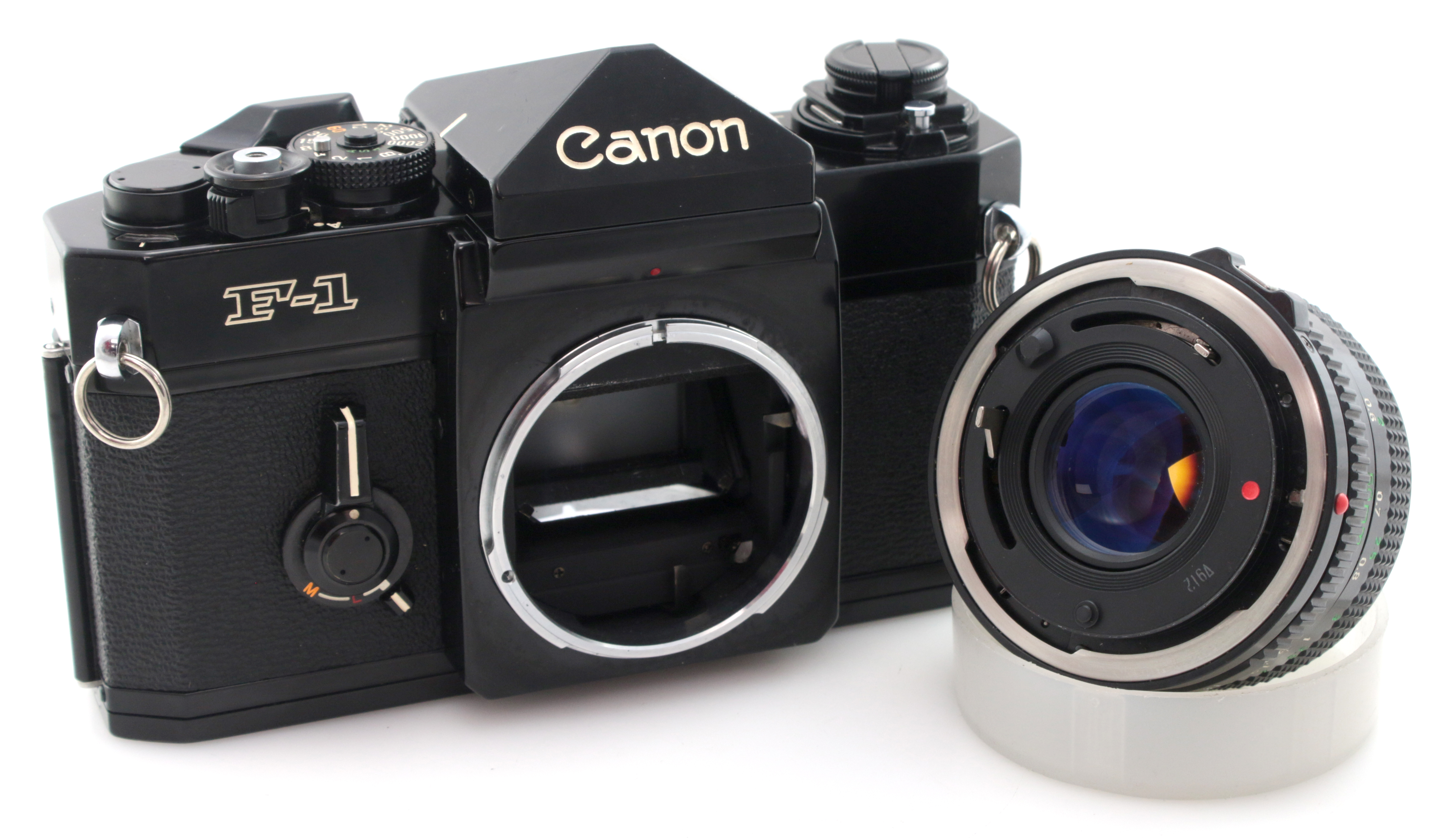 Canon F-1 Professional 35mm Film SLR Camera w/ 50mm f1.8 FD Lens & Case - Image 7