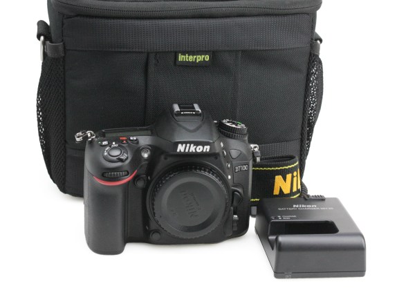 Nikon D7100 24.1MP APS-C DSLR Camera Body only - Only 3970 Actuations!!