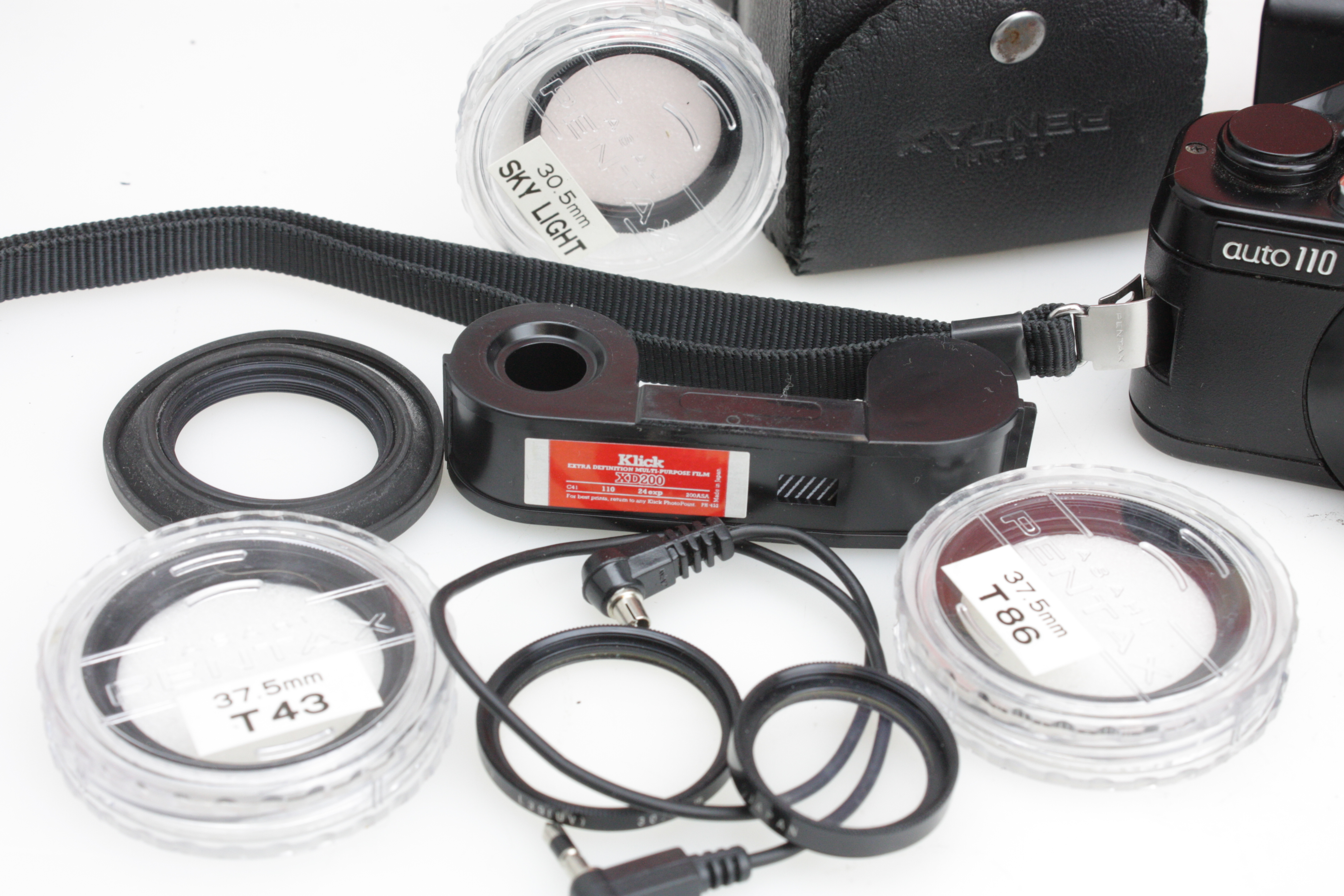 Pentax 110 SLR Subminiature Camera Kit 2x 18mm PF Pan Focus, 24mm 50mm f/2.8 Lenses Etc. - Image 3