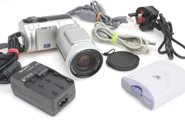Sony DSC-F505 2.1 MP Digital Camera - CCD Sensor - 5x Carl Zeiss Vario-Sonnar Zoom
