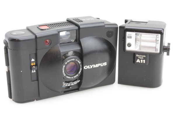Olympus XA2 Point & Shoot Compact 35mm Film f/3.5  Lens + A11 Flash