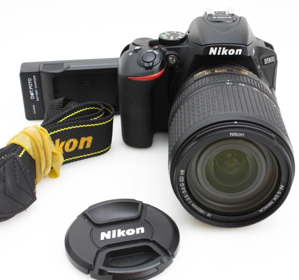 Nikon D5600 24.2 MP DSLR Camera & AF-s 18-140mm f/3.5-5.6 G VR Zoom Lens
